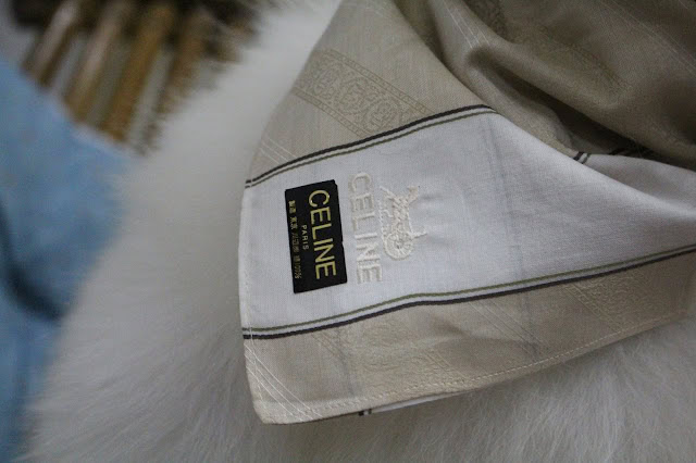 Celineのロゴとタグが見える.