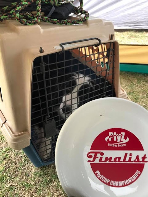 ファイナリストのマレーくんとトロフィーの写真.